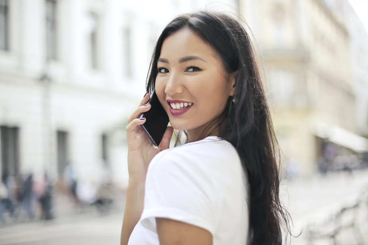 russian girl with accent doing speech therapy on the phone